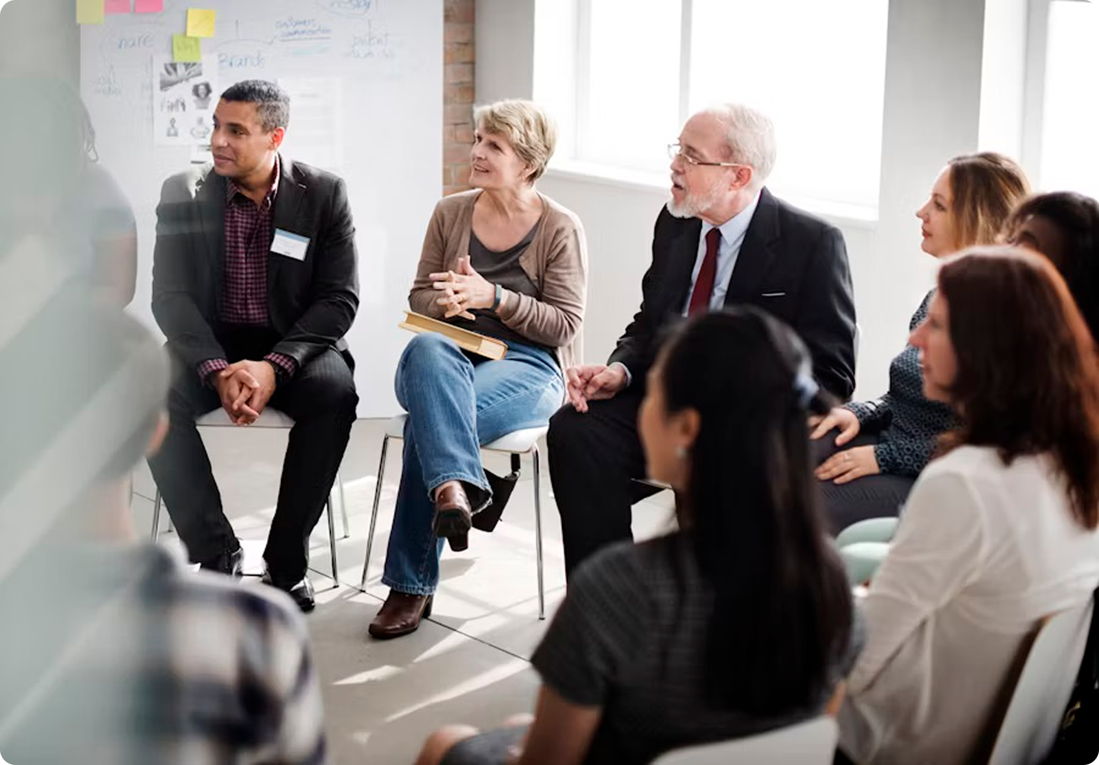 equipo global trabajando juntos, destacando la importancia de valorar diferentes perspectivas