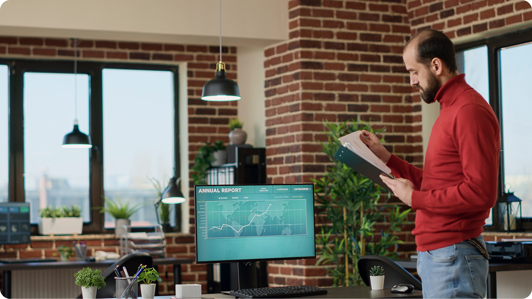 joven-empresario-que-usa-datos-de-ganancias-del-mercado-comercial-en-pantalla-para-crear-inversiones-financieras-mirando-estadisticas-de-graficos-de-acciones-corredor-masculino-que-analiza-la-tendencia-de-hedge-hund-y-el-intercambio-de-divi 1