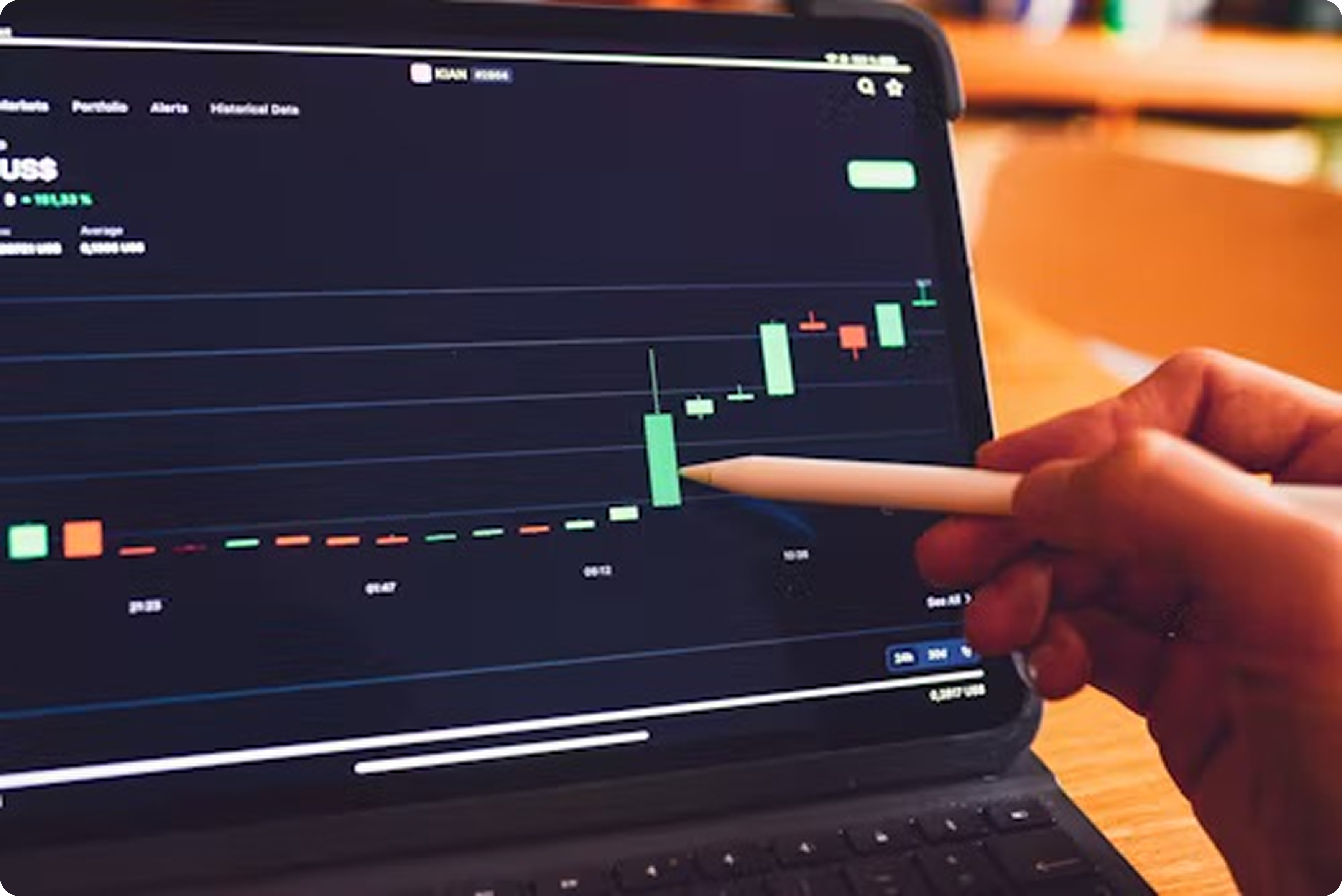 Importancia del análisis de mercado- Un gráfico o diagrama mostrando herramientas como encuestas, tendencias y estudios de competencia.