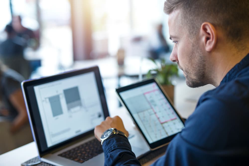 Los beneficios de contratar un Ingeniero de Sistemas Freelance