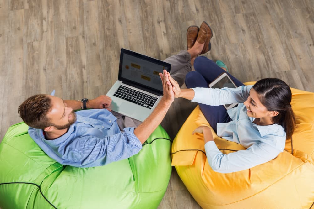 Dos freelancers de hubspot trabajando