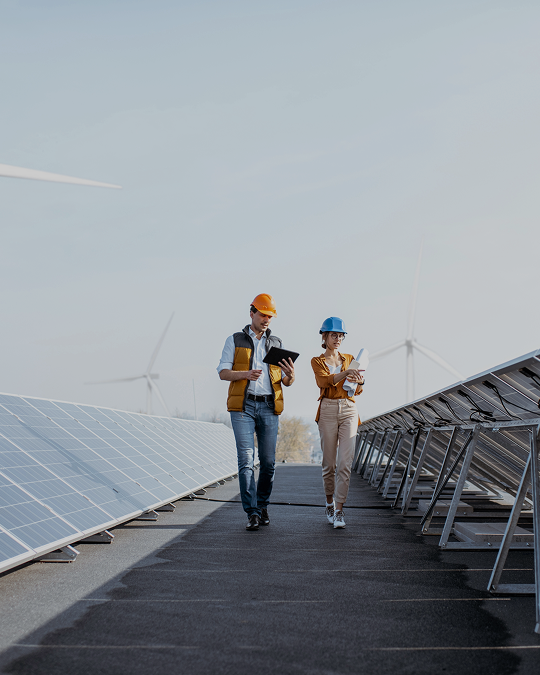 cómo-escalar-proyectos-energy-tech-combinando-ia-y-equipos-híbridos